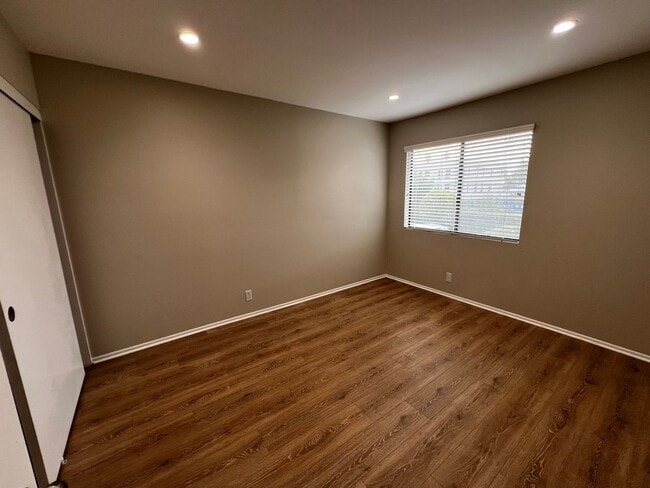 Building Photo - 2 Bedroom 1.5 Bath Townhouse Condo for Rent in the Heart of Monrovia