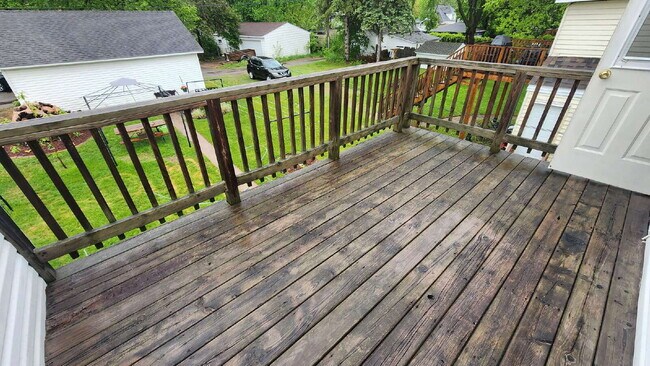 Building Photo - 2 Bedroom, 1 Bathroom Duplex with Private Balcony - Available June 1st