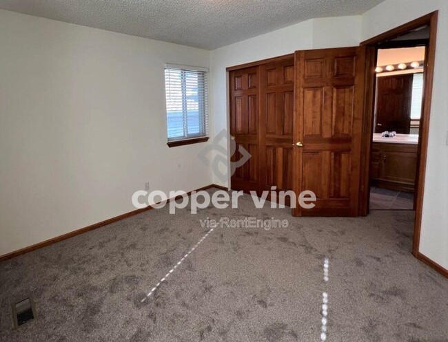 Building Photo - 8535 Oak Way