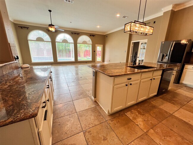 Building Photo - 2215 Dorman Ct