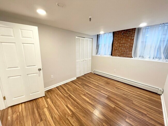 Building Photo - 39 Hemenway St