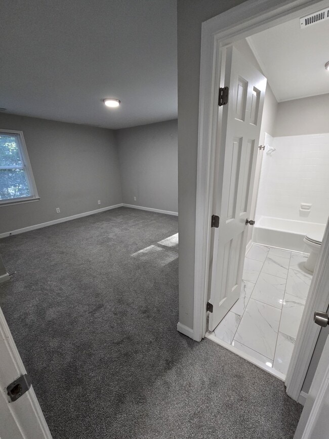 Building Photo - 5906 Applewood Ln