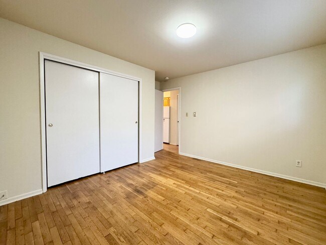 Building Photo - Flamingo Terrace