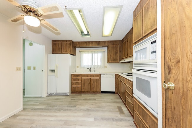 Building Photo - 2953 Manzanita Way55 Senior Community