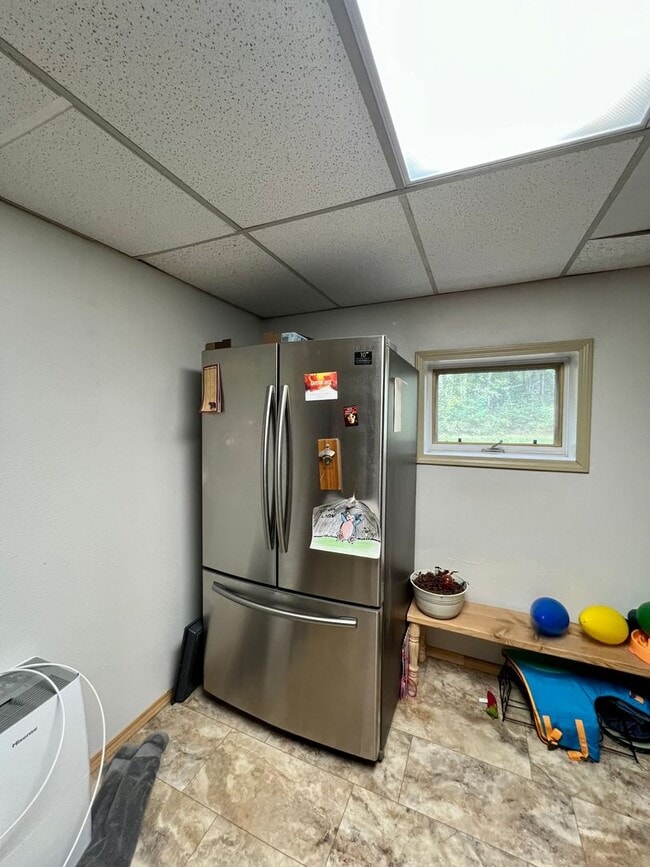 Building Photo - Charming 3-Bedroom Home on 5.84 Acres – Pe...