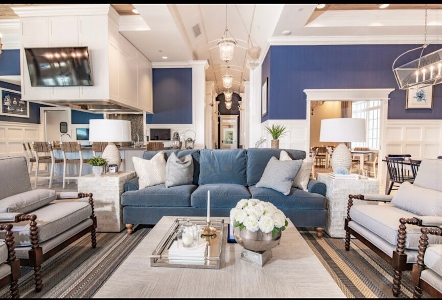 AMENITY LOUNGE - 250 Convex Ln