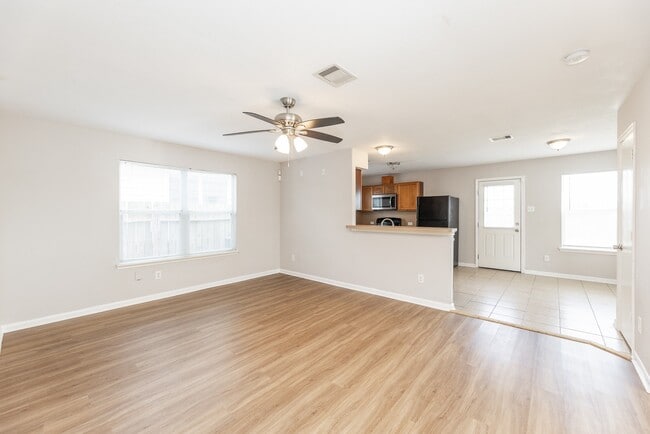 Building Photo - 1006 Vernage Rd