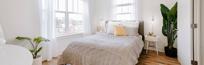 Building Photo - 712 4th Ave S