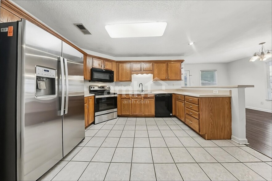 Building Photo - 1466 Far Dr