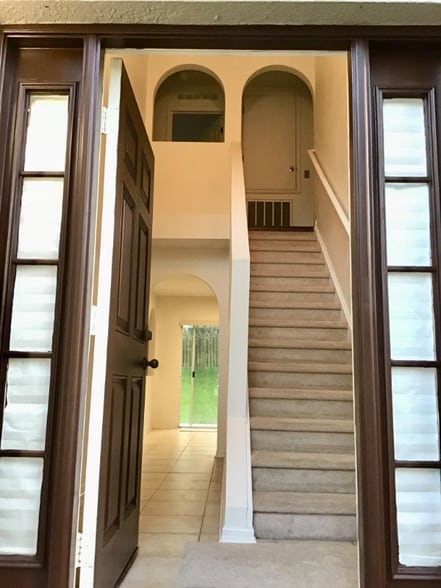 Building Photo - 2606 Sheila Dr