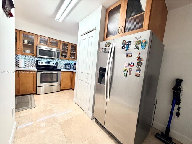 Building Photo - 15405 N Miami Lakeway