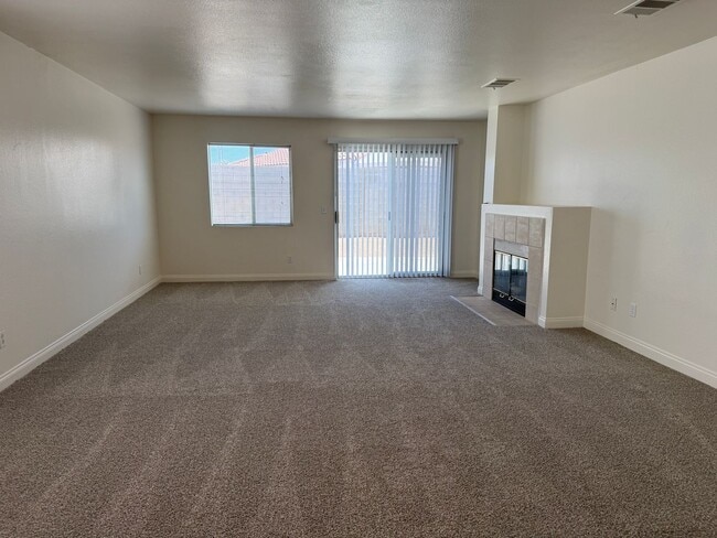 Building Photo - 876 Adobe Flat Dr