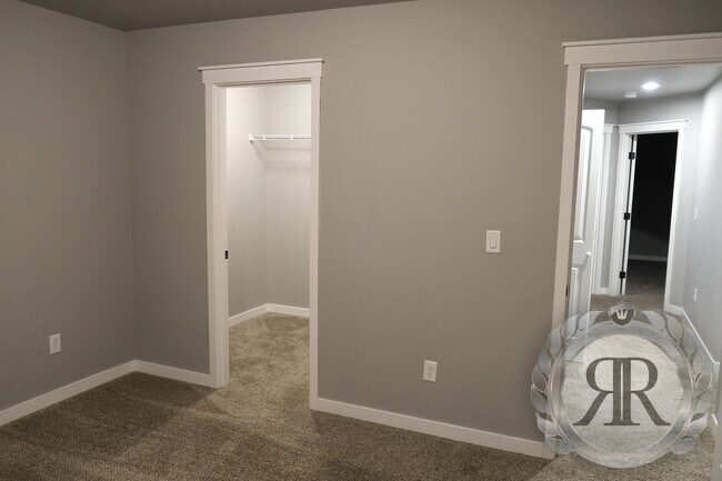Building Photo - 7411 Saddlebrook Lp