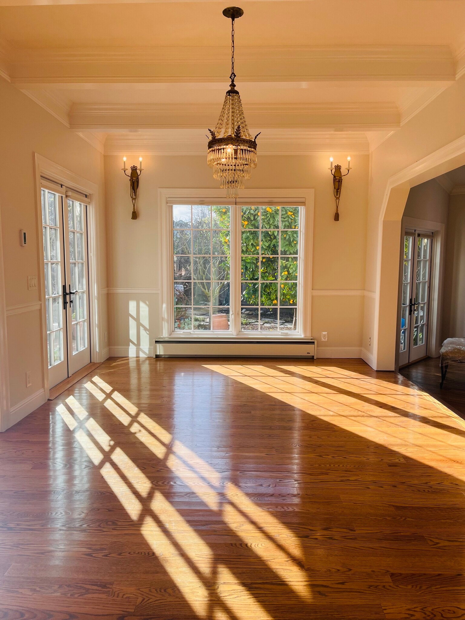 Building Photo - 200 Iris Way