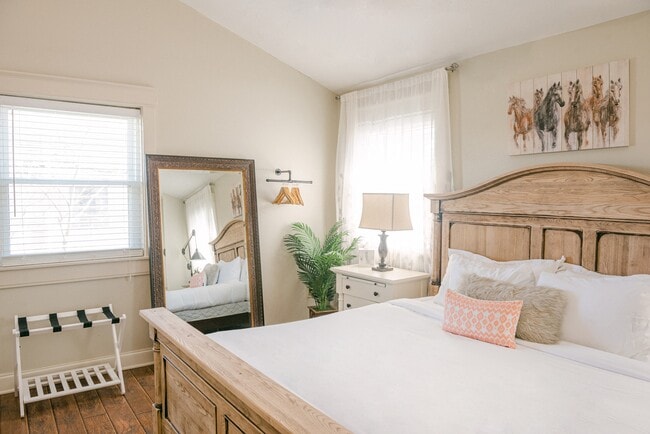 Building Photo - 217 Clearview Pkwy