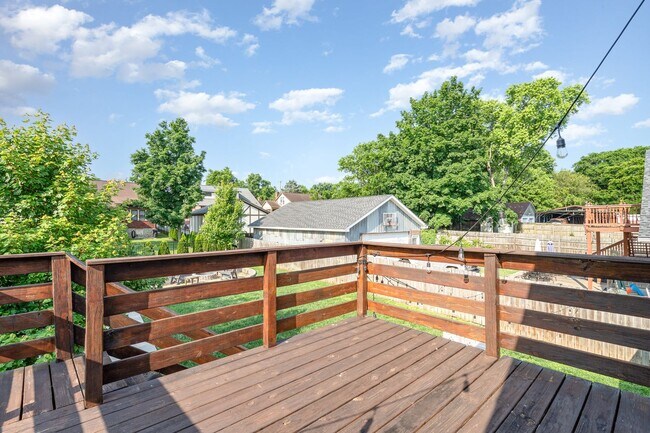 Building Photo - Charming Renovated East Nashville Home wit...