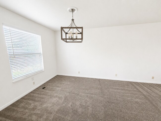 Building Photo - Spacious 5-Bedroom Sandy Home with Large Fenced Yard