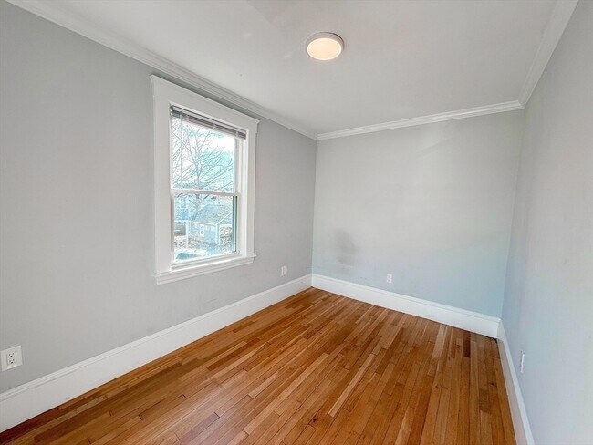 Building Photo - 41 Pond St