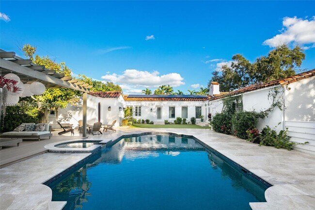 Building Photo - 113 NE 101st St