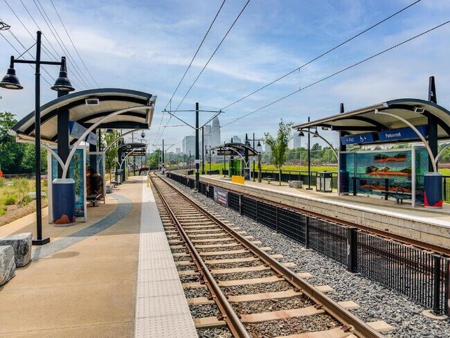 Building Photo - 1310 N Davidson St