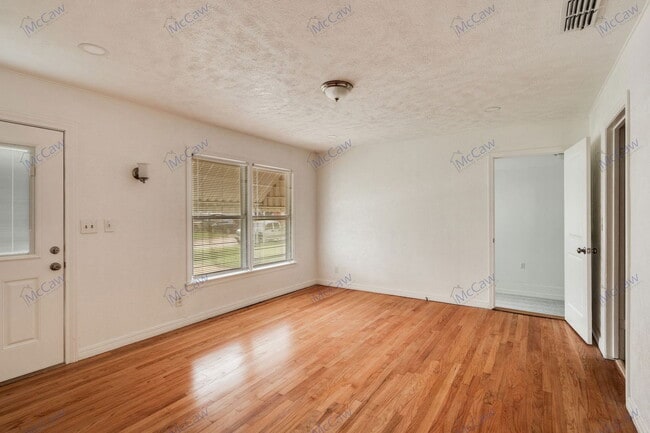 Building Photo - 2938 Hunter St