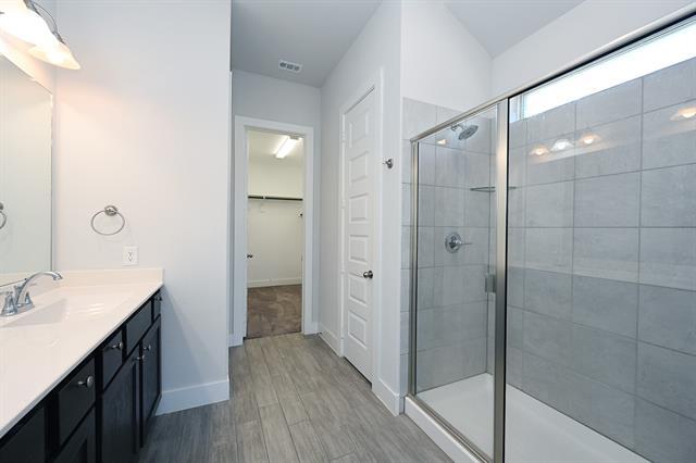 Building Photo - 2613 Chevy Chase Dr