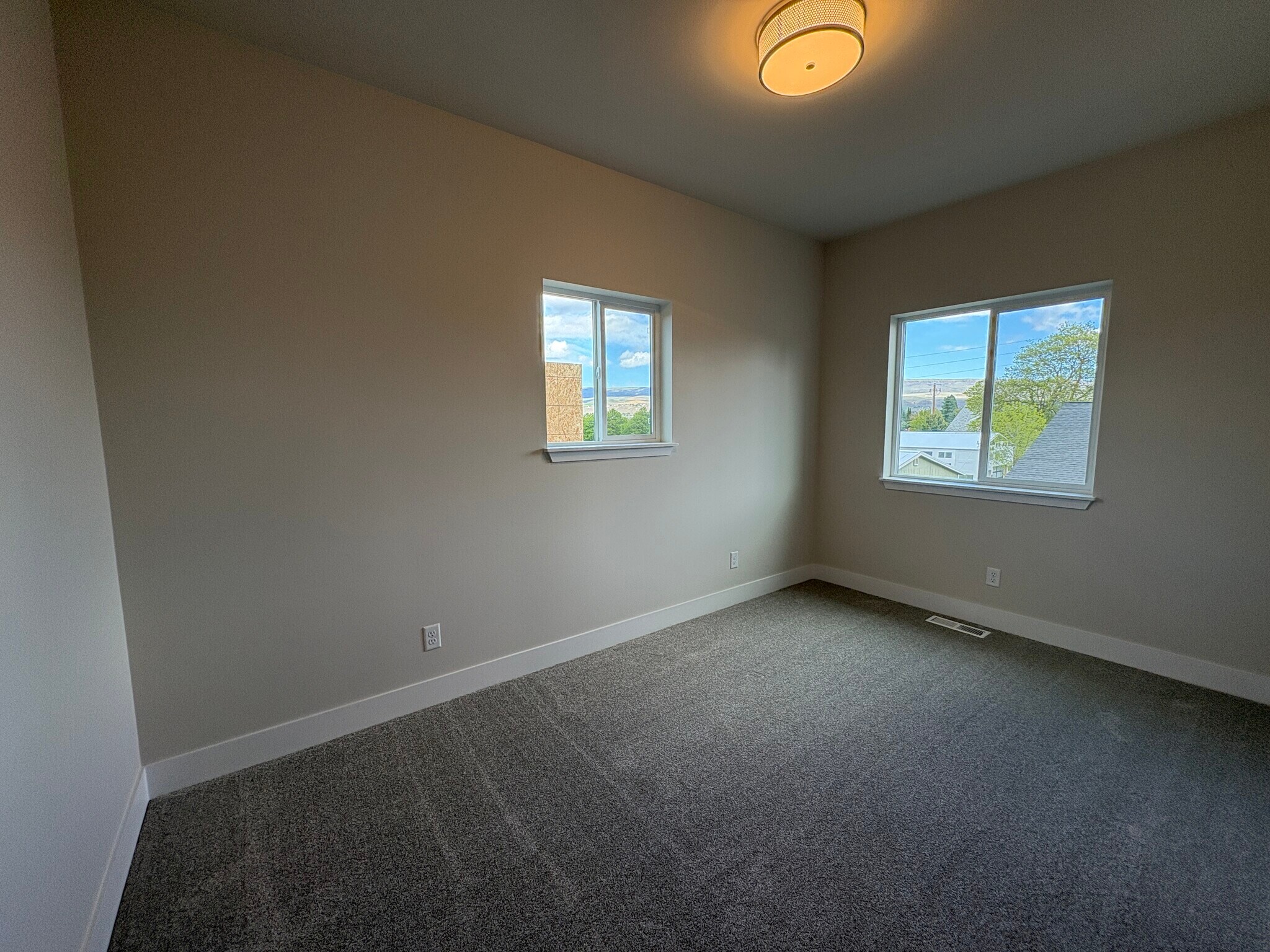 Building Photo - 1075 Red Apple Rd