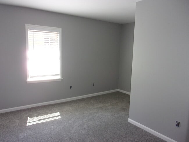 Building Photo - 1594 Oakwood St