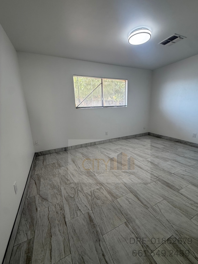 Building Photo - 316 S Oswell St
