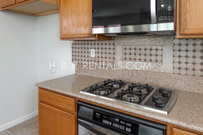 Building Photo - 803 Twin Oaks Dr