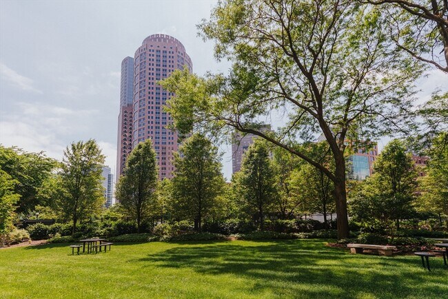Building Photo - 65 E India Row