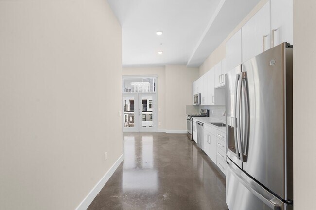 Building Photo - 1825 N San Jacinto Street Unit 641