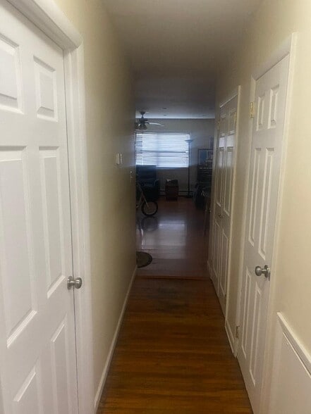 Building Photo - 633 Turf Ln