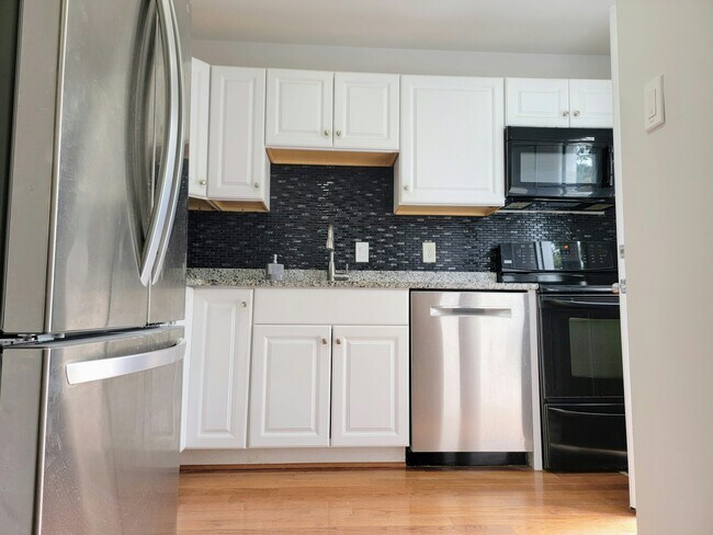 Building Photo - 707 Douglass Ave