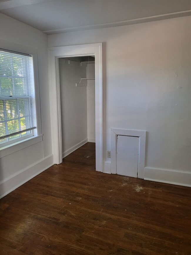 Building Photo - 118 College Pl