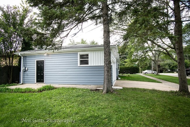 Building Photo - 690 Highland Pl