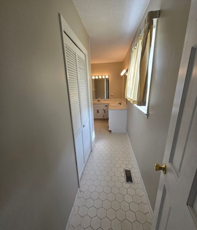 Building Photo - Beautiful 3-Bedroom Home with Bonus Room i...