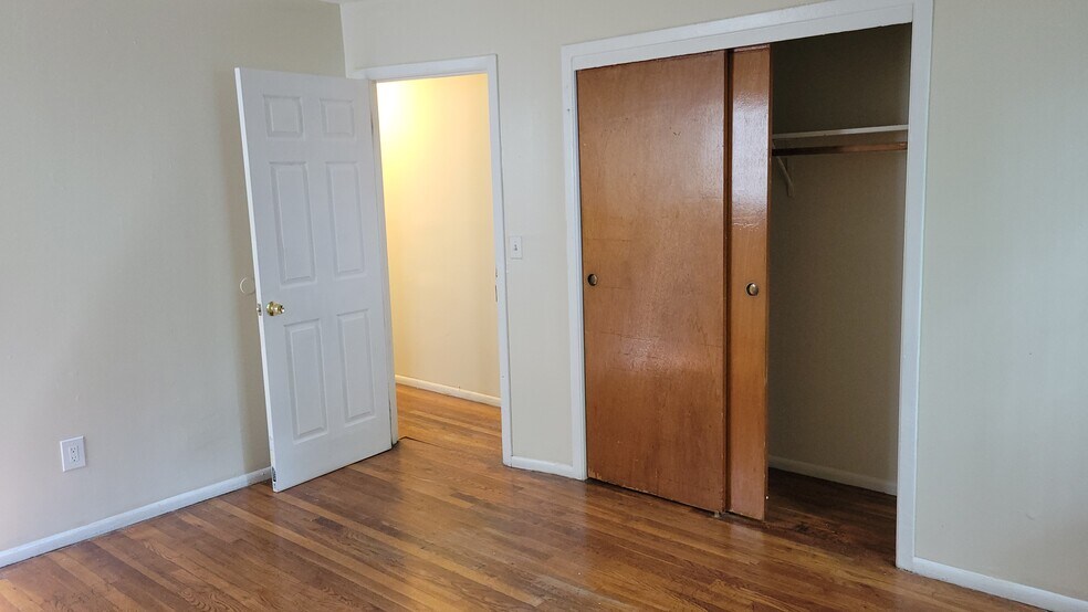 Master Bedroom - 110 Boylan St