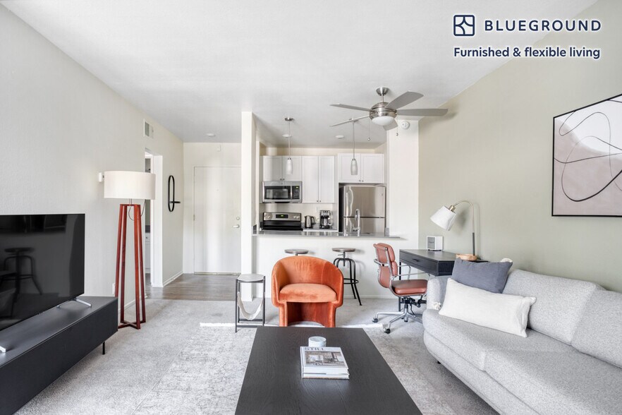 Building Photo - 350 E Del Mar Blvd