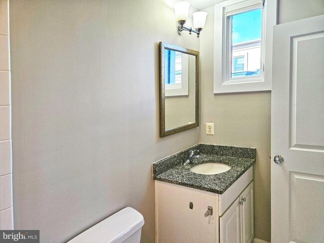 Building Photo - 12 S Regester St