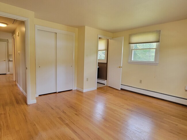 Building Photo - 72 Latham Rd