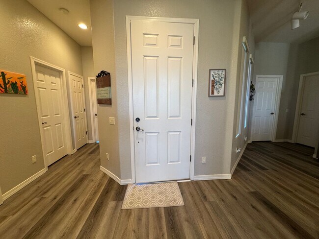 Building Photo - 3 BR Furnished w/Utilities-Vacation Rental- Laughlin Ranch