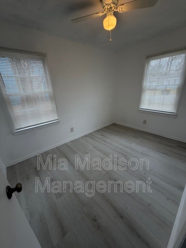 Building Photo - 1518 Heron St