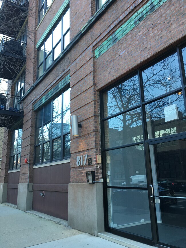 Primary Photo - 817 W Washington Blvd