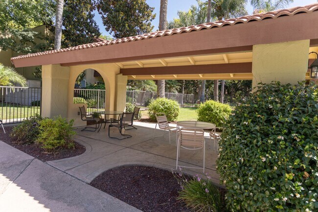 Building Photo - Villa Borgata Condo with Newer Flooring, P...