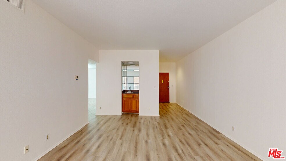 Building Photo - 5135 Zelzah Ave