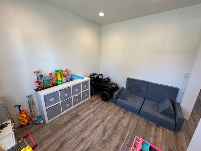 Building Photo - 6442 Bethany Way