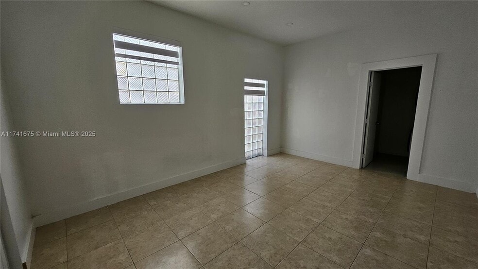 Building Photo - 1003 N 17th Ave