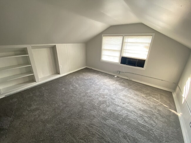 Building Photo - 807 Setliff Pl