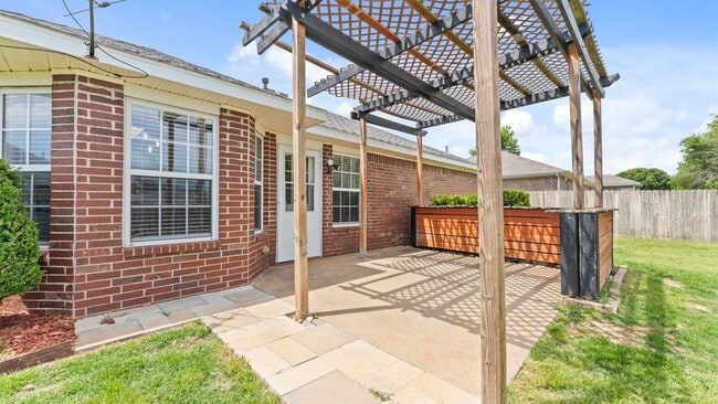 Building Photo - 440 Brookfield Dr